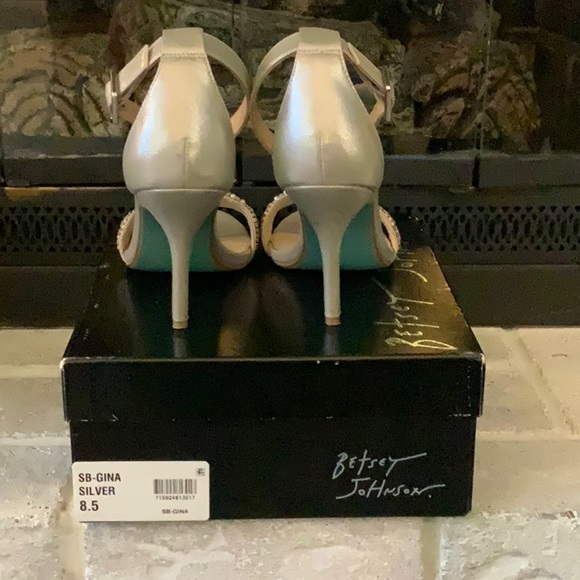 Formal Silver Heels - Picture 4 of 5